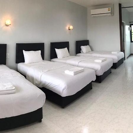Ma der bua hotel Kumphawapi Bagian luar foto
