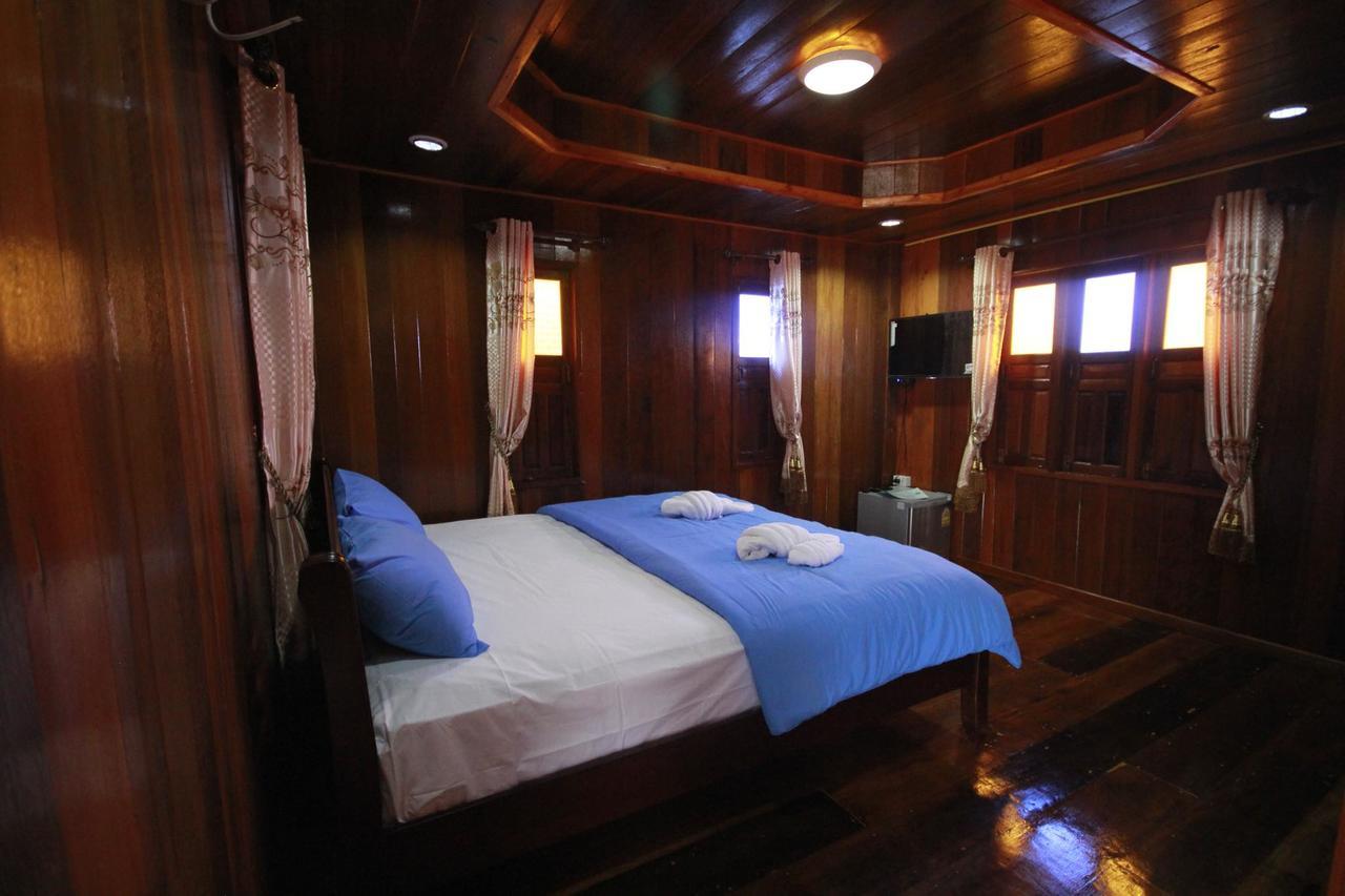 Ma der bua hotel Kumphawapi Bagian luar foto